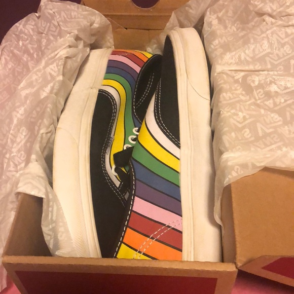 Vans Refract Blk/Tr Wht/Multi. Size 9 - Picture 1 of 3